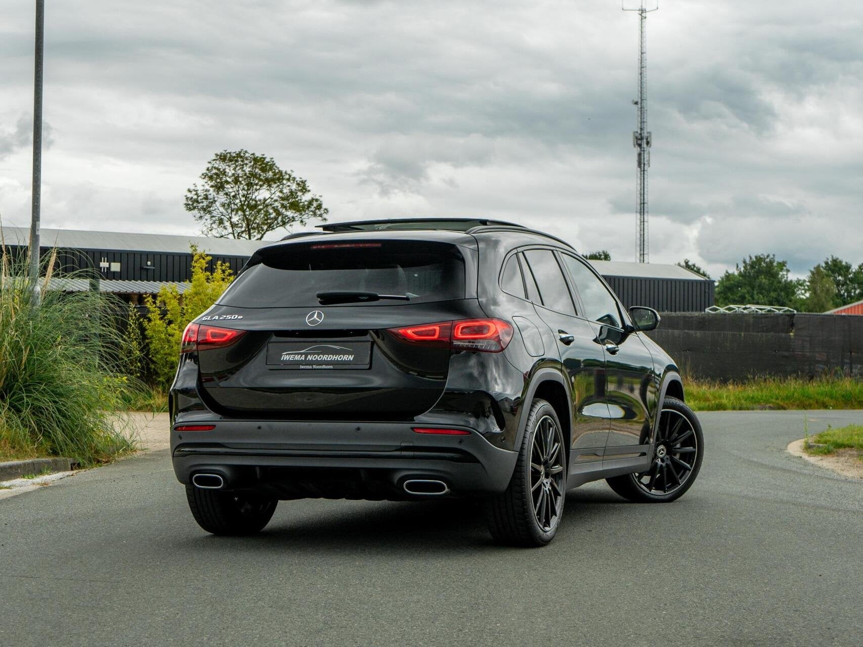 Mercedes GLA-klasse 250 e AMG|Panoramadak|Matrix LED|360° C, 77 km/l, Gebruikt, Zwart, Bedrijf