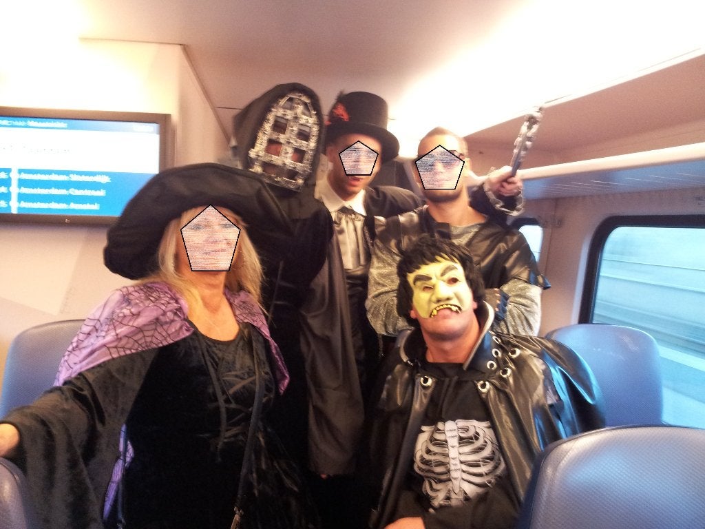 Heksen en tovenaars kostuum te huur compleet voor €22 pp, Ophalen, Zo goed als nieuw, Halloween, Kleding