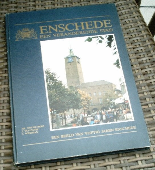 Enschede een veranderende stad. Een beeld van vijftig jaren., Ophalen of Verzenden, Zo goed als nieuw