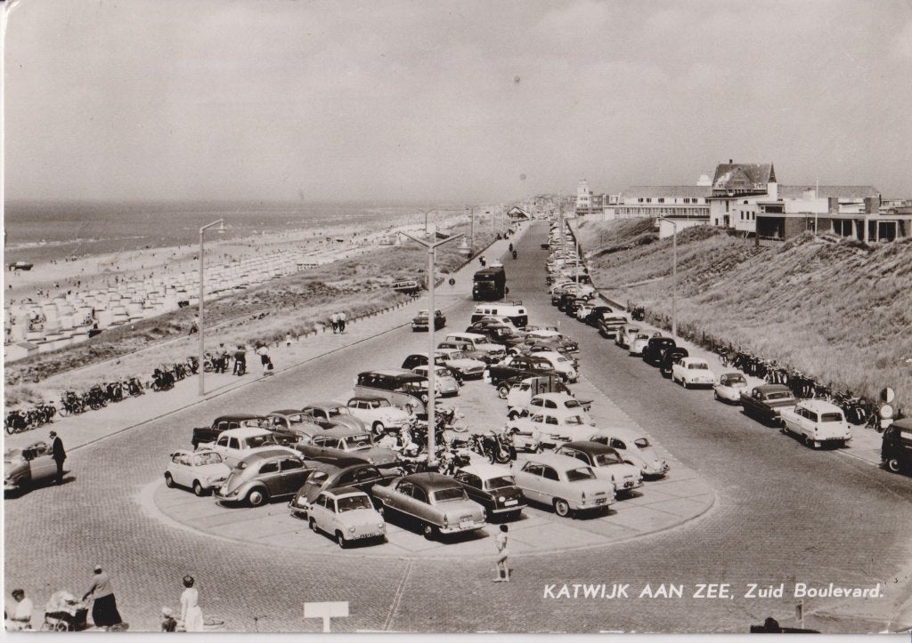 Katwijk aan Zee met auto's , Goggomobil, BMW Isetta, Ophalen of Verzenden, 1940 tot 1960, Gelopen, Zuid-Holland