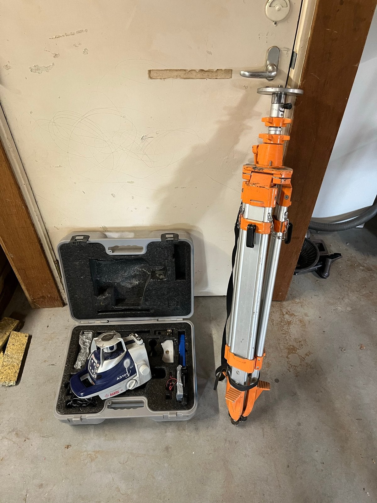 Agatec A510S Roterende Laser met Statief en Koffer, Ophalen of Verzenden, Gebruikt, Afstand