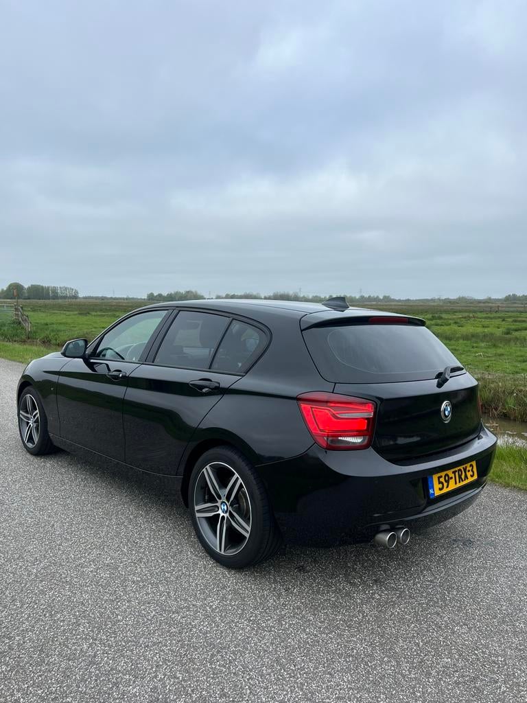 BMW 1-Serie 118D f20 automaat 5 deurs, Auto's, Euro 5, Achterwielaandrijving, 1995 cc, Zwart