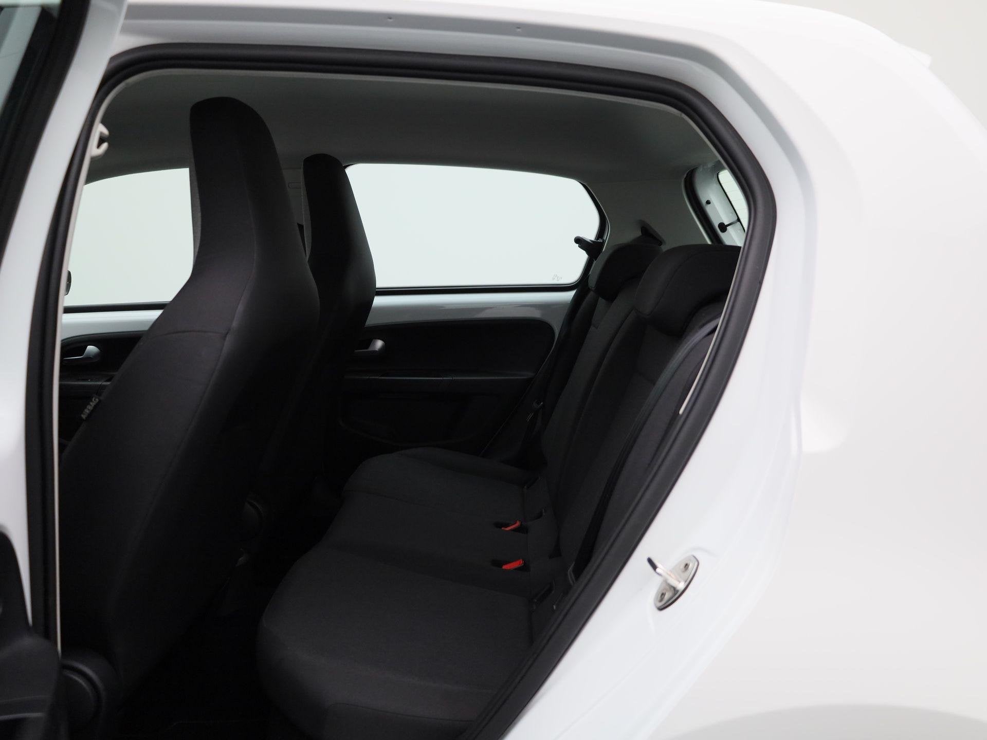 Foto 10 van Volkswagen Up! 1.0 | Airconditioning | Bluetooth | Elektrisc