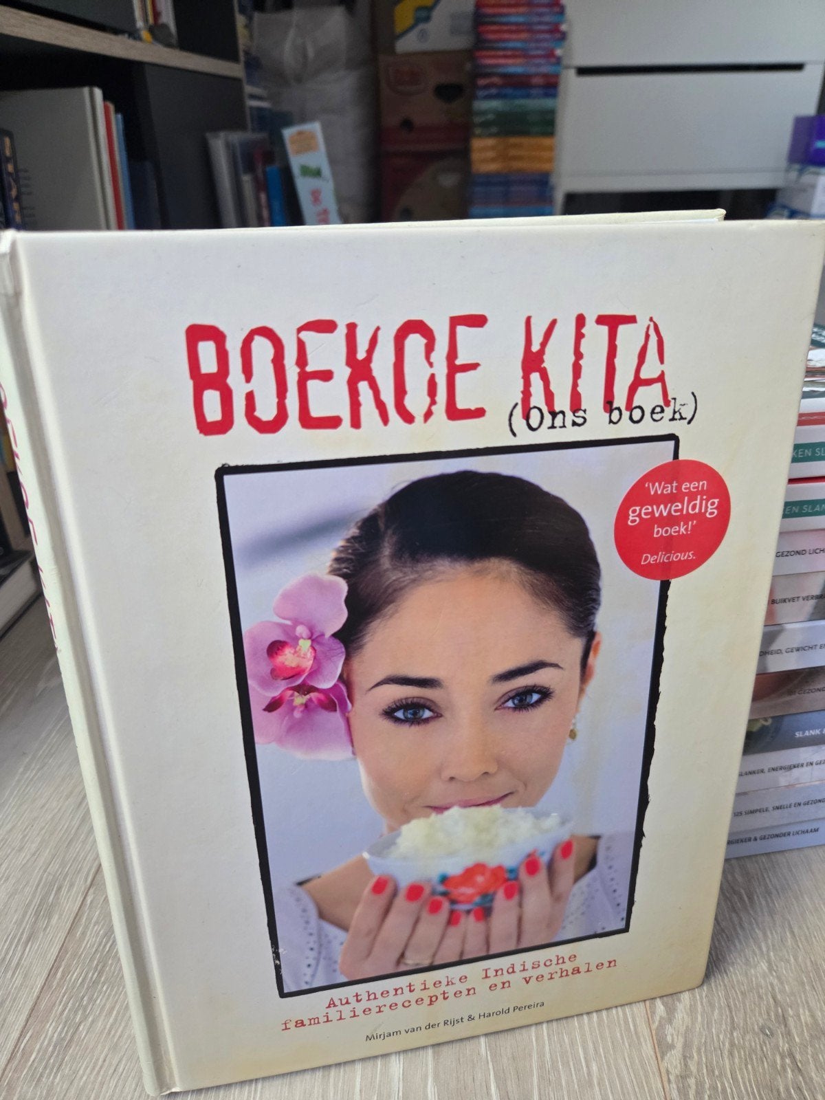 Boekoe Kita - Authentieke Indische familierecepten, Boeken, Ophalen of Verzenden, Zo goed als nieuw, Azië en Oosters