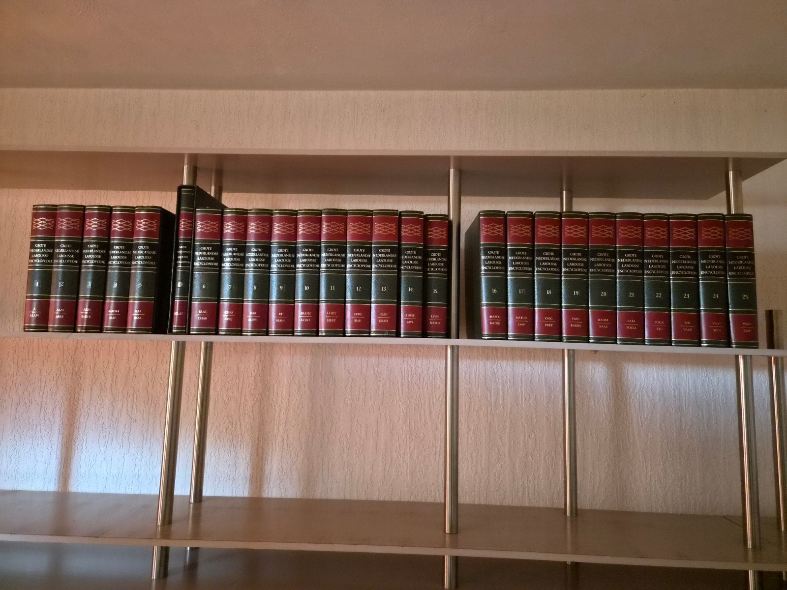 Grote Nederlandse Larousse Encyclopedie 26ST  INCL. DE ATLAS