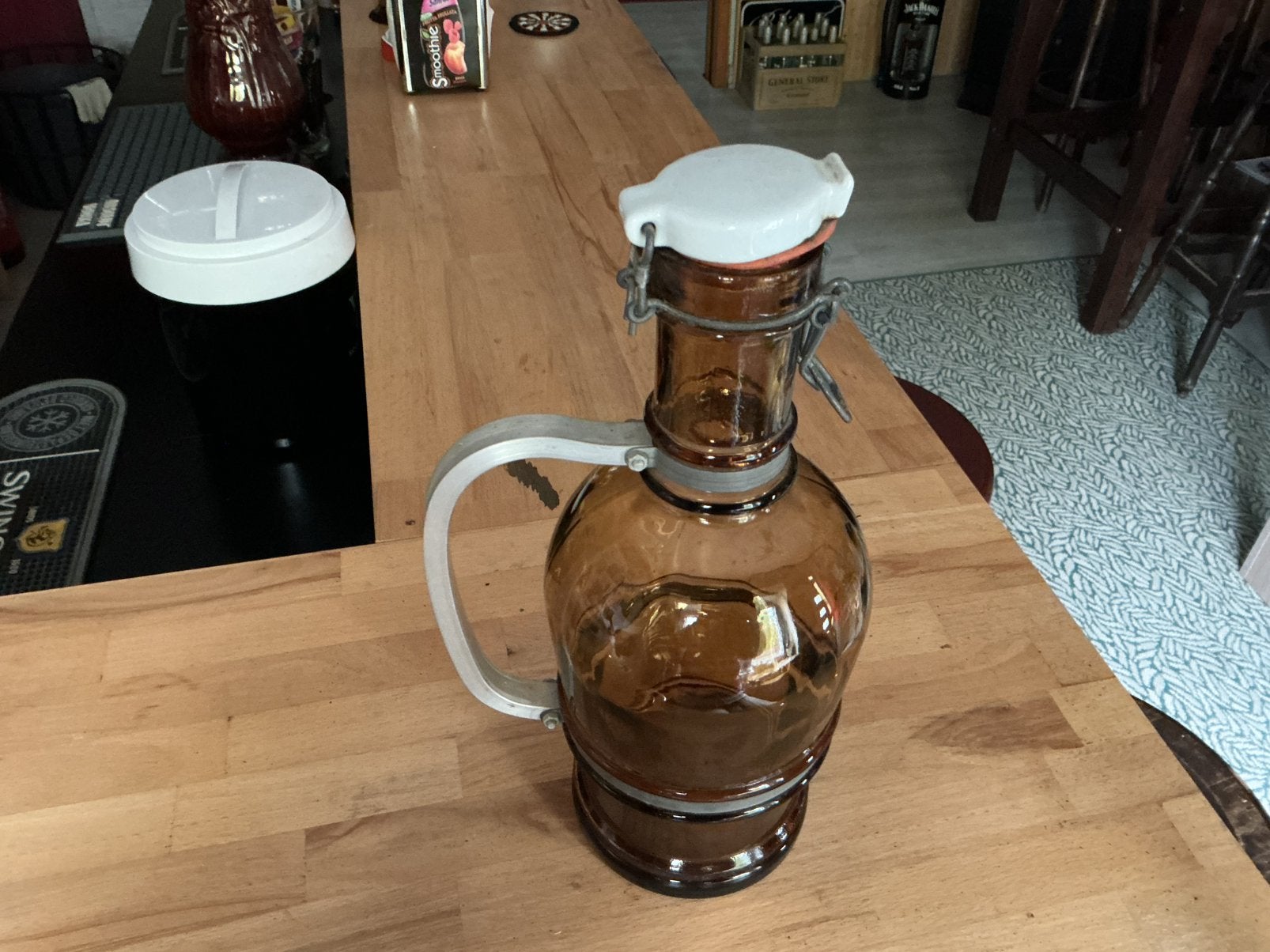 Vintage bruine bierkan 2 liter jaren 70 bar decoratie, Huis en Inrichting, Ophalen, Gebruikt