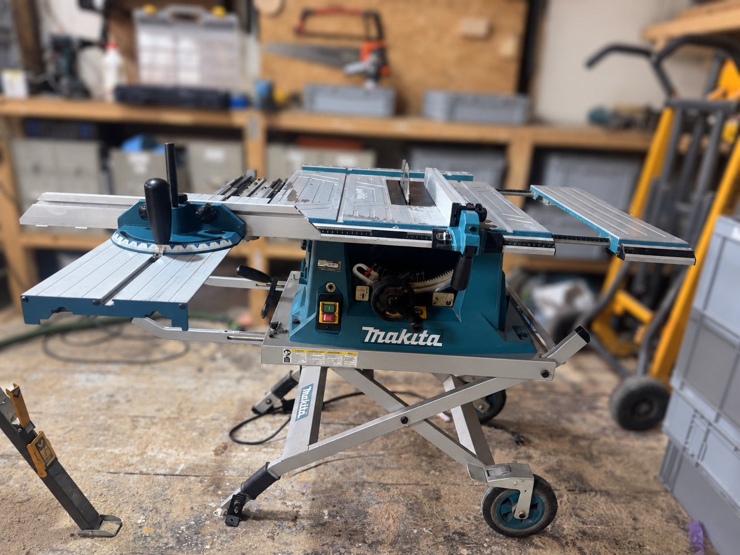Makita MLT100 zaagtafel met onderstel + 2 nieuwe zaagbladen, Ophalen, Cirkelzaag, 70 mm of meer, Zo goed als nieuw