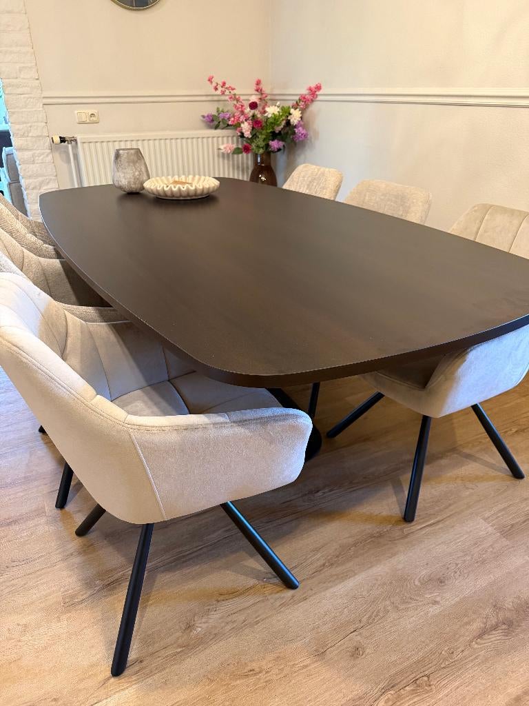 Foto 20 van Nieuwe Deens ovale eettafels met draaibare eetkamerstoelen