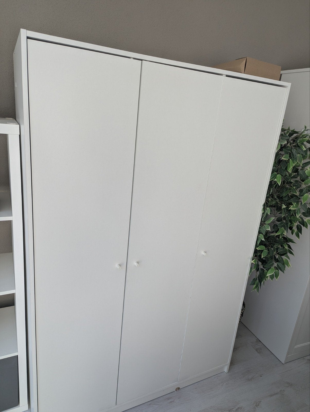 white wardrobe, Ophalen, Met deur(en), Gebruikt, 100 tot 150 cm
