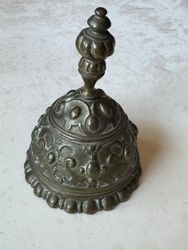 Antieke  bel met sierlijke decoratie, Ophalen of Verzenden