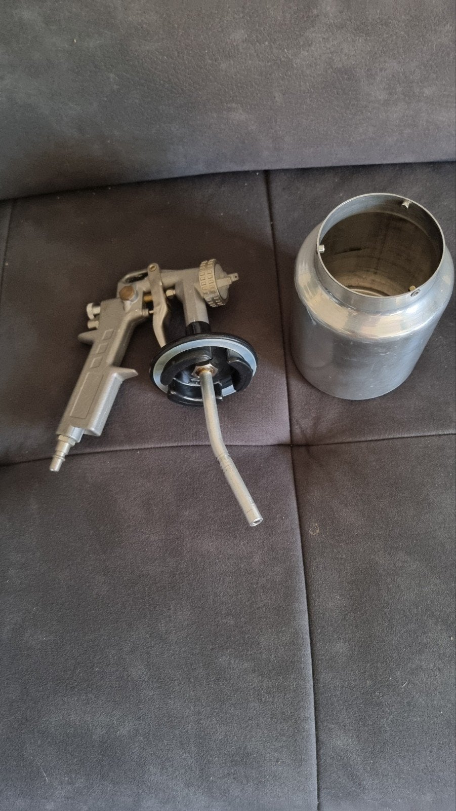 Nieuwe verfspuit met onderbeker, Ophalen of Verzenden, Nieuw, Verfspuit of Verfpomp