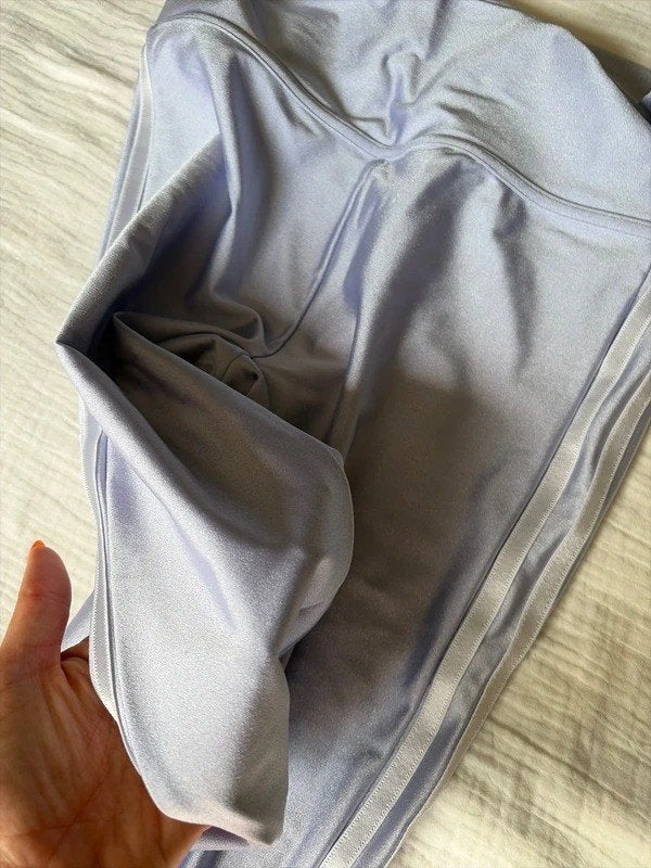 Adidas 3-Stripes glanzende legging, Lila, maat M, Kleding | Dames, Maat 38/40 (M), Paars, Verzenden, Adidas