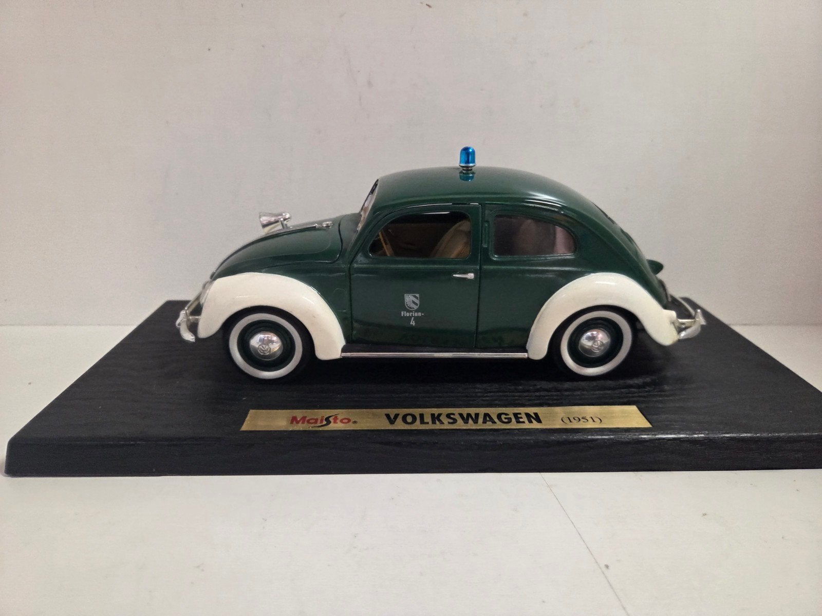 Maisto Volkswagen Kever Polizei 1951 1:18, Maisto, ., Ophalen of Verzenden, Zo goed als nieuw