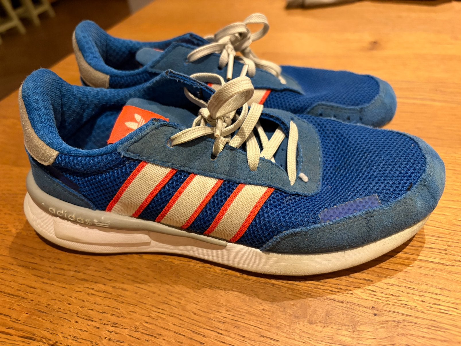 Gymschoenen Adidas maat 34, Sportschoenen, Ophalen of Verzenden, Zo goed als nieuw, Jongen