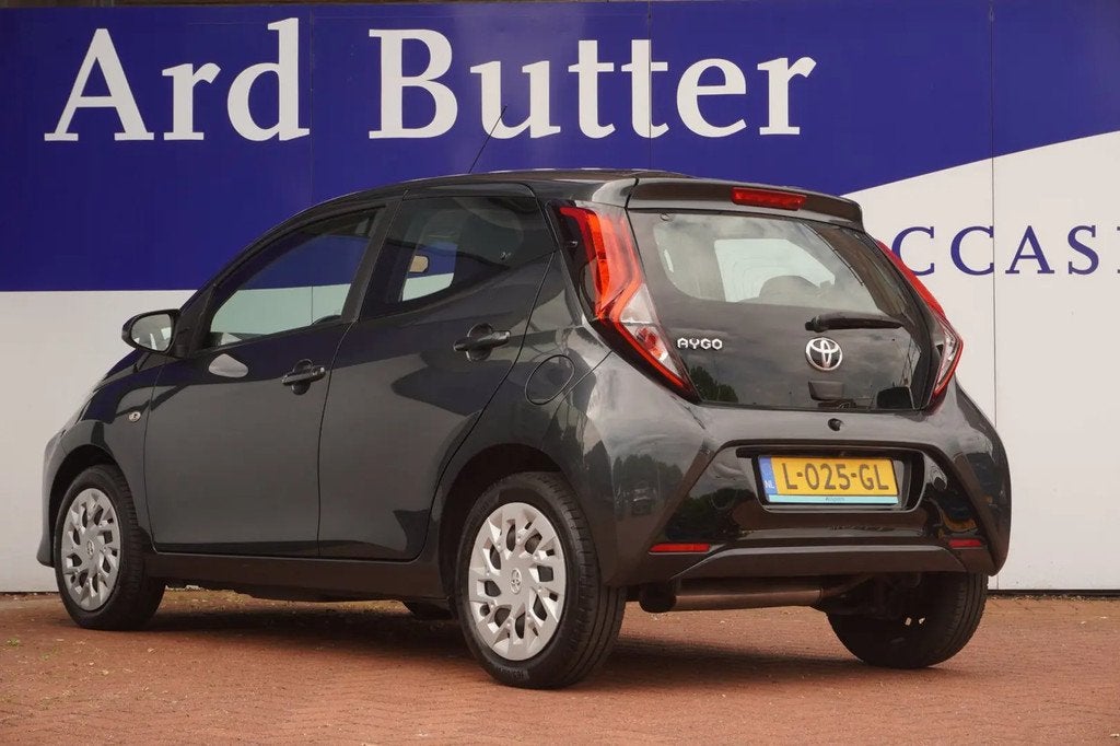 Toyota Aygo 1.0 VVT-i x-play+Airco+Apple-carepl € 10.999,0, Gebruikt, 4 stoelen, Bedrijf, Handgeschakeld