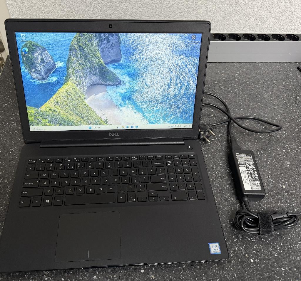Dell Latitude 3500 inclusief oplader, Computers en Software, Windows Laptops, Met videokaart, 8 GB, Minder dan 2 Ghz, Ophalen of Verzenden