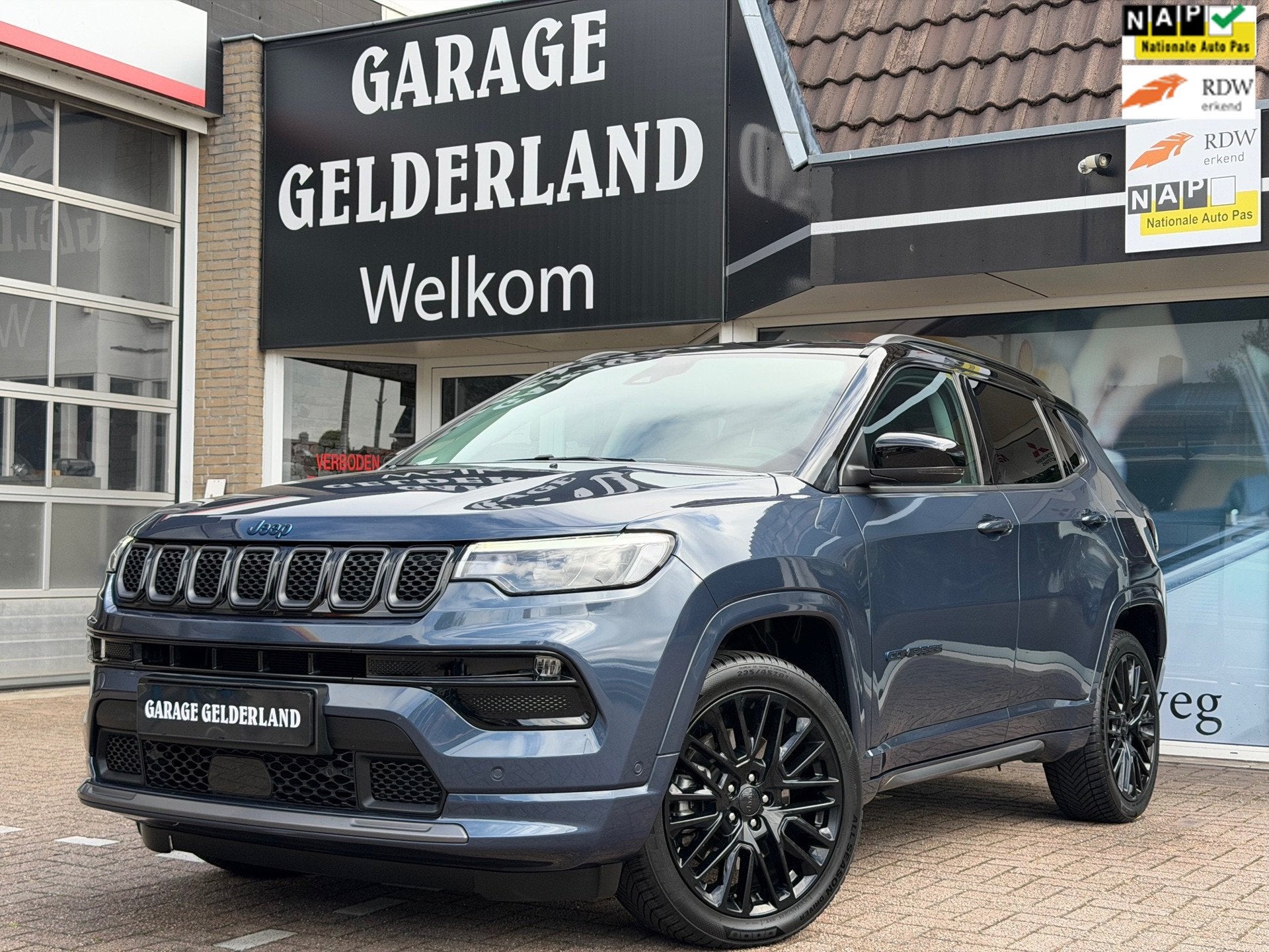 Jeep Compass 4xe 240 Plug-in Hybrid Electric Trailhawk | Vol, Automaat, Gebruikt, Zwart, 4 cilinders
