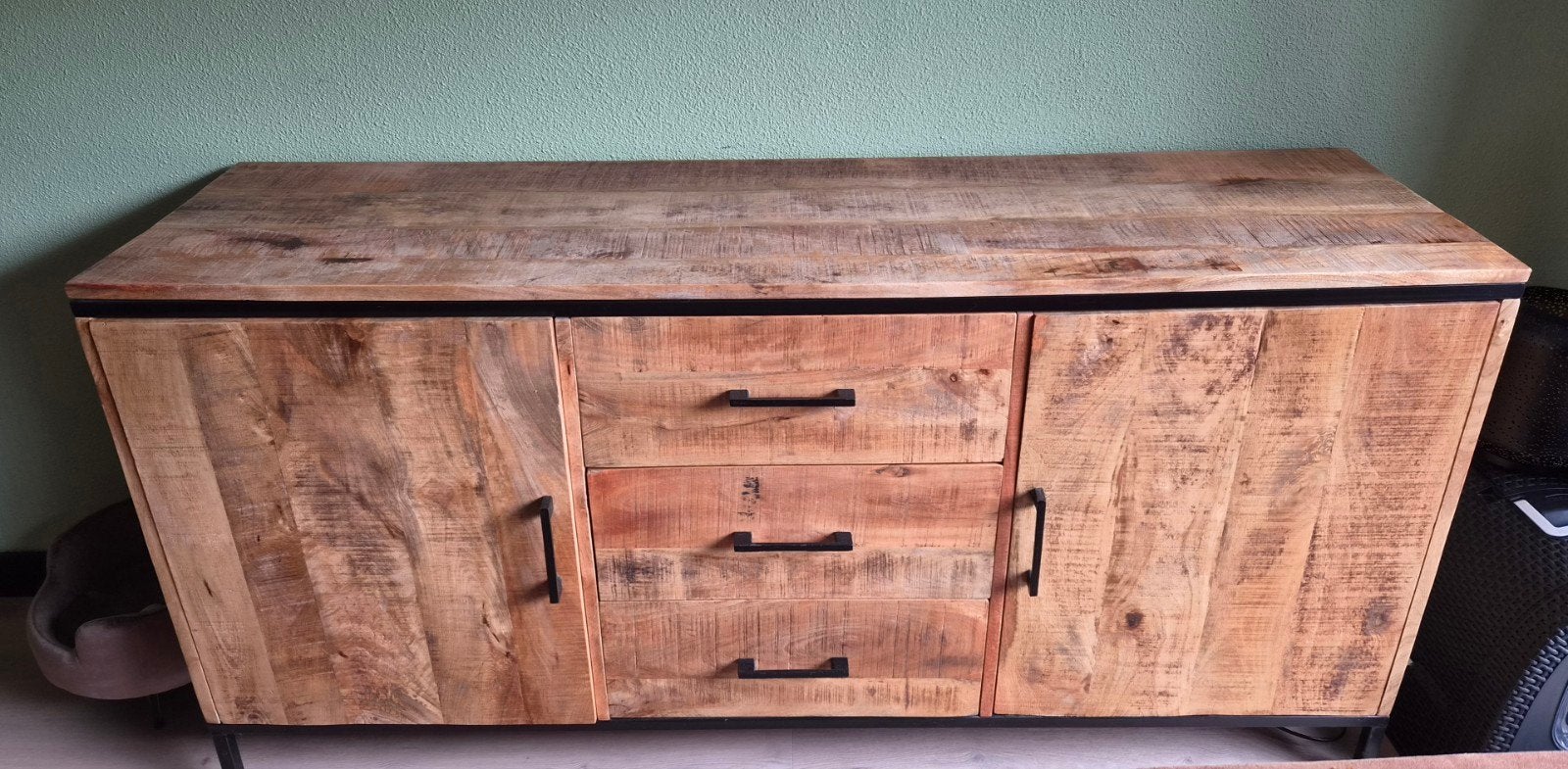 Mangohout dressoir te koop, Huis en Inrichting, Kasten | Dressoirs, Ophalen, Gebruikt, Met deur(en), 150 tot 200 cm
