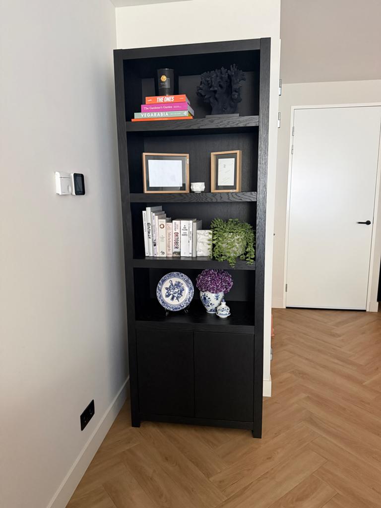 Zwarte Boekenkast met opbergruimte - Zo goed als nieuw, Huis en Inrichting, Kasten | Boekenkasten, Ophalen, 200 cm of meer, 50 tot 100 cm
