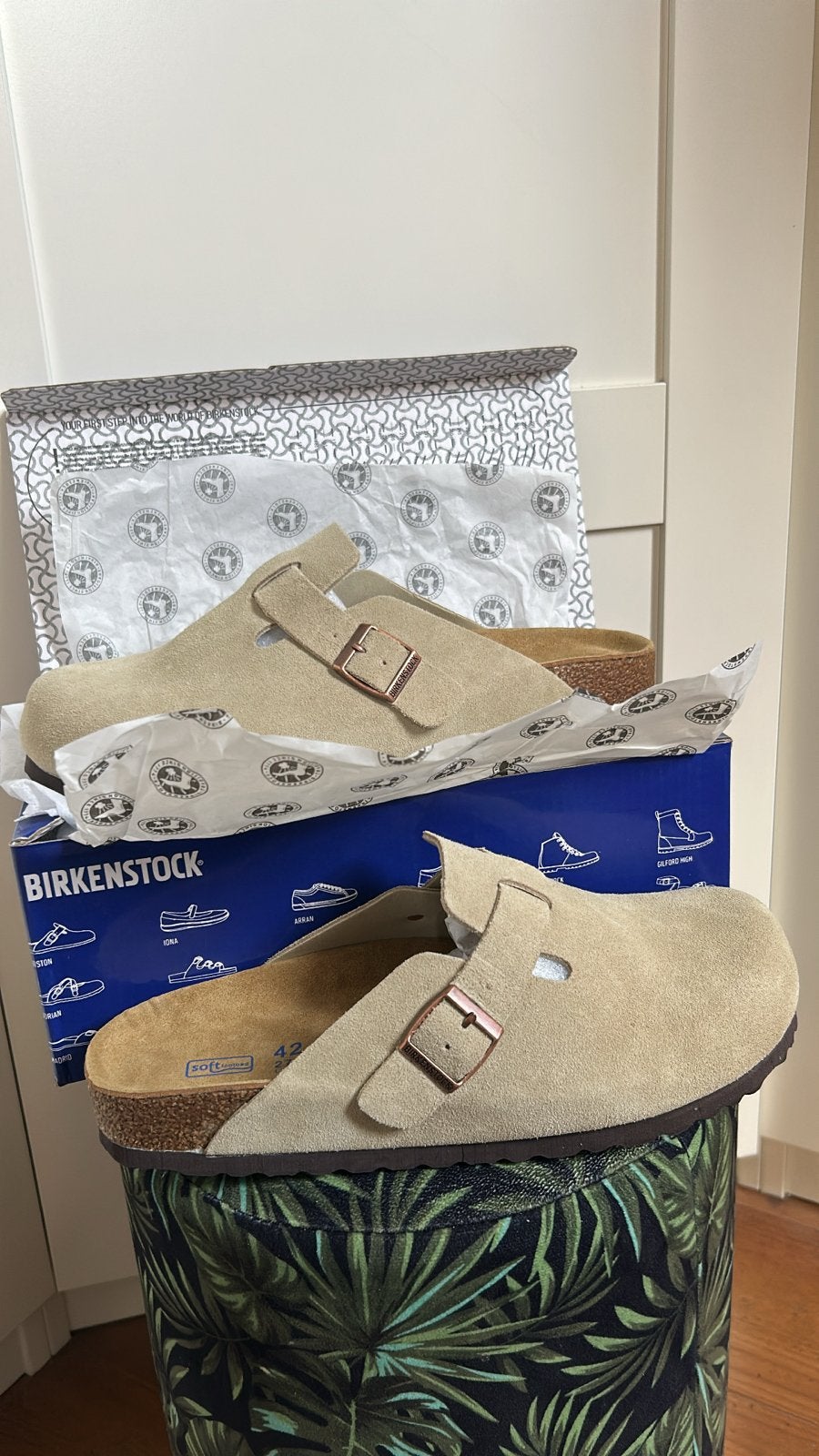 Birkenstock Boston klompen maat 42 in khaki suède, Ophalen of Verzenden, Nieuw, Overige kleuren, Slippers