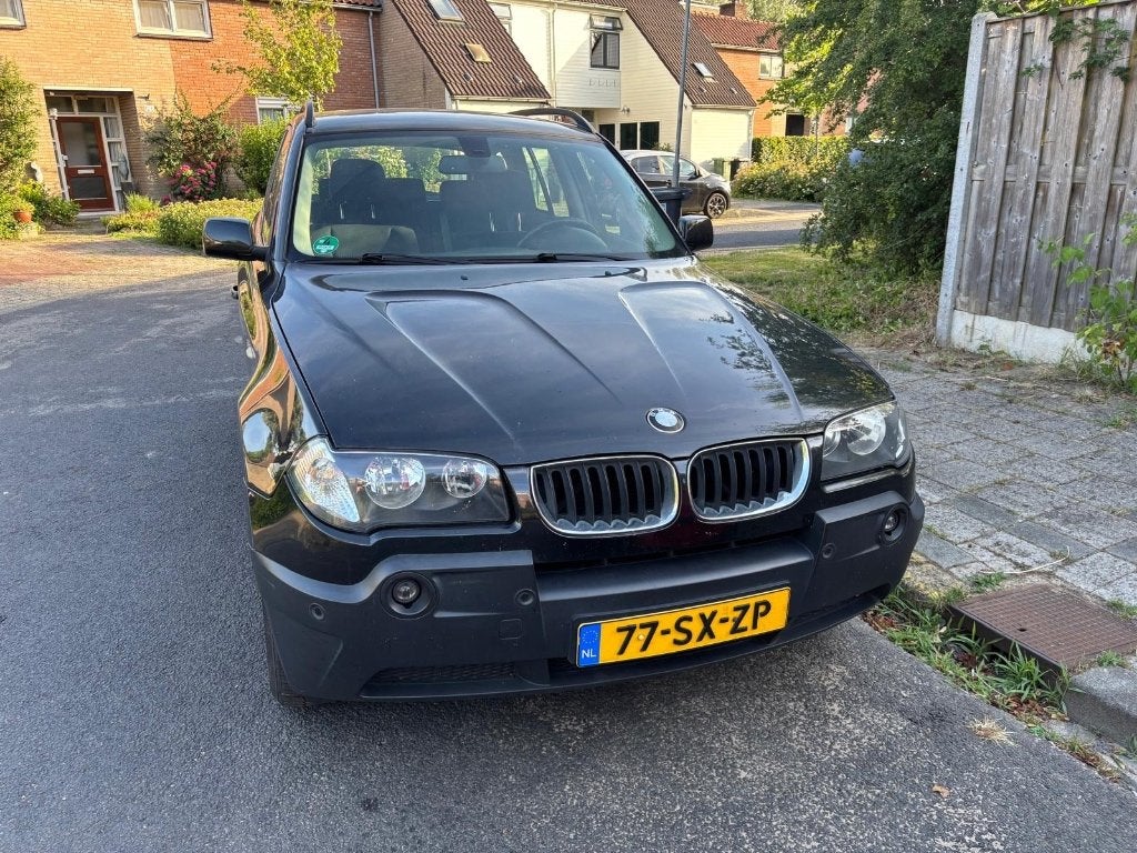 BMW X3 2.0 I 2006 Zwart ZO MEENEMEN, Stof, 1995 cc, Zwart, 4 cilinders