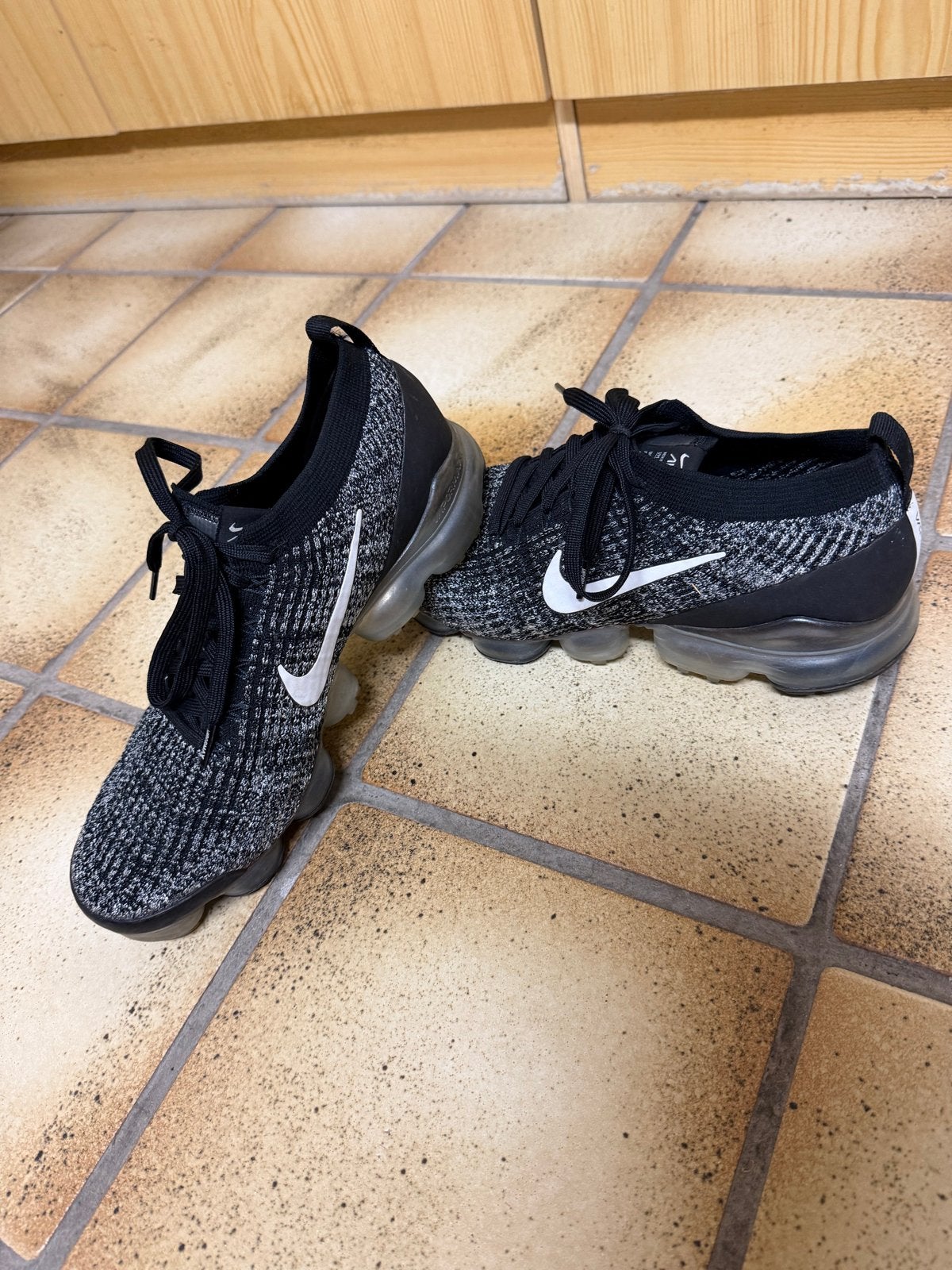 Nike Vapormax Flyknit 3 - Maat 44 - Zo goed als nieuw, Kleding | Heren, Ophalen of Verzenden, Zo goed als nieuw, Zwart, Sneakers of Gympen