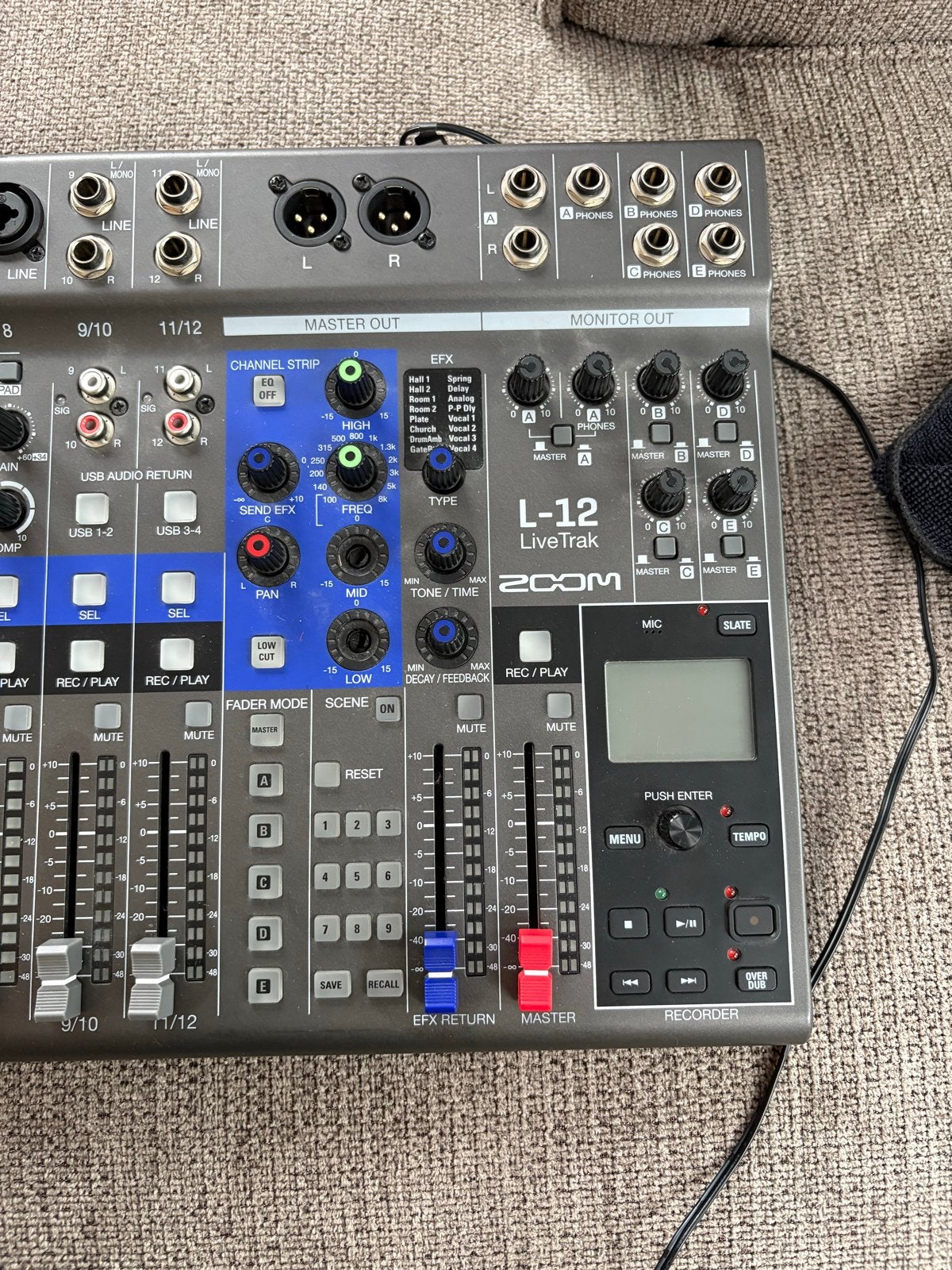 Zoom LiveTrak L-12 Digitale Mixer/Recorder, Ophalen, Gebruikt, 10 tot 20 kanalen, Microfooningang
