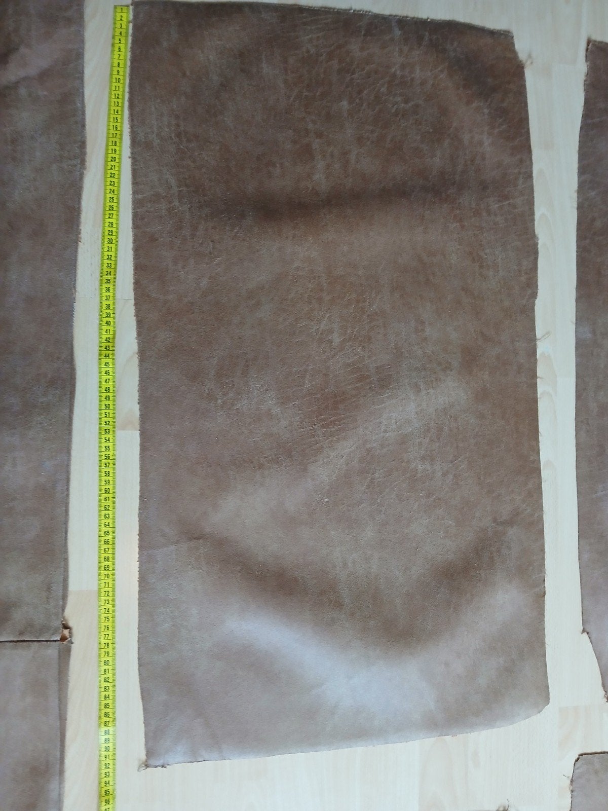 Bruin leer voor knutselprojecten of bekleding, Hobby en Vrije tijd, Bruin, Leer of Kunstleer, Ophalen of Verzenden, 30 tot 120 cm
