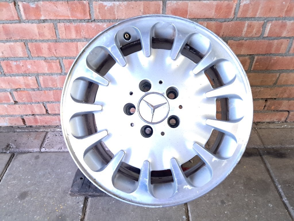 Set van 4 Mercedes w211 velgen en naafdoppen, Ophalen, Gebruikt