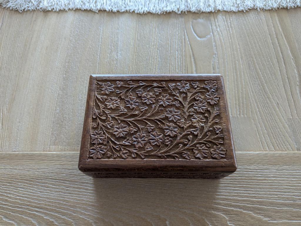 Kistje handwerk met snijwerk  afm: ong.18x13x6 cm, Minder dan 50 cm, Nieuw, Minder dan 50 cm, Ophalen of Verzenden