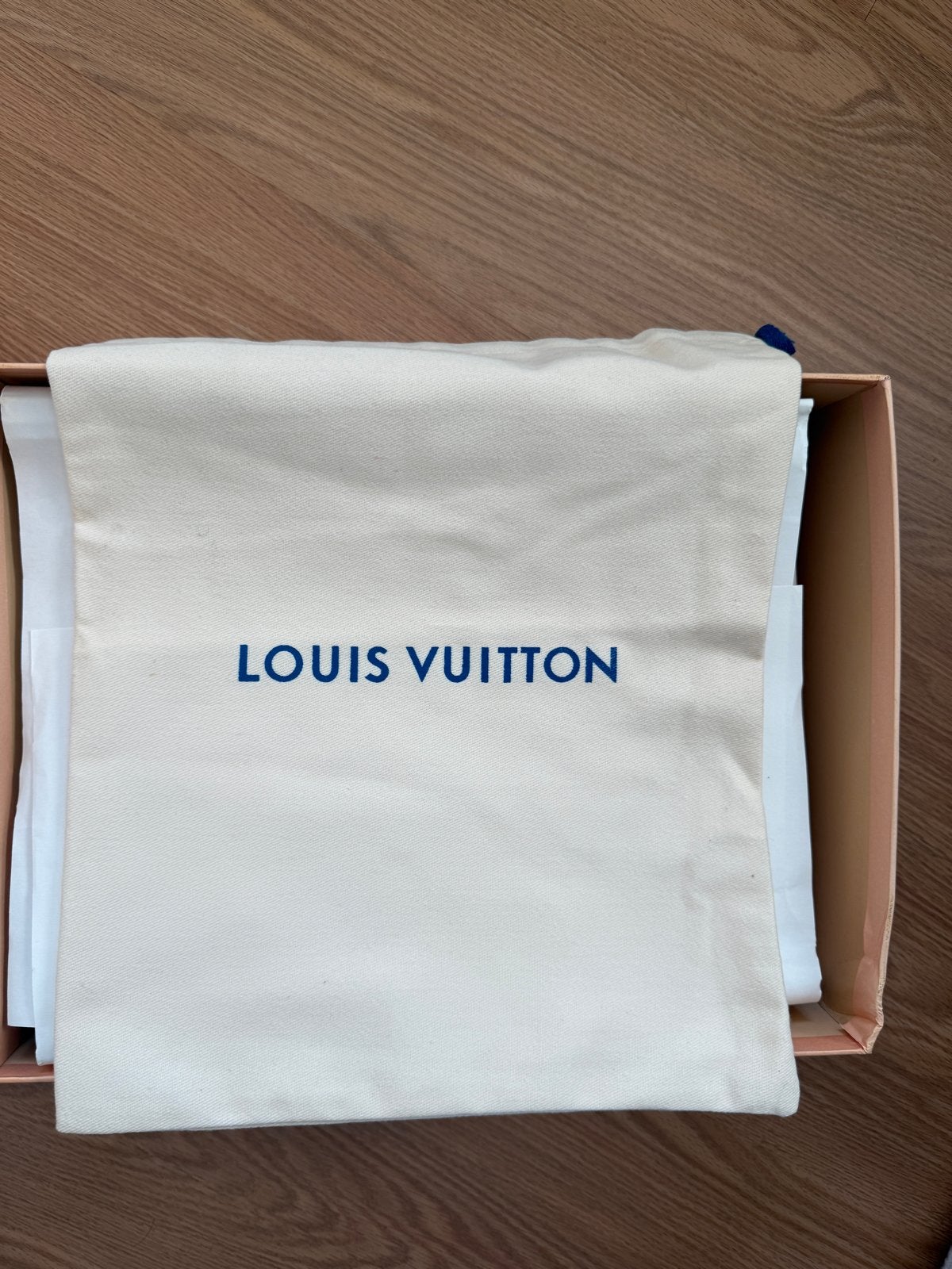 Louis Vuitton Classic Sneakers Special Edition, Wit, Nieuw, Ophalen of Verzenden, Sneakers of Gympen