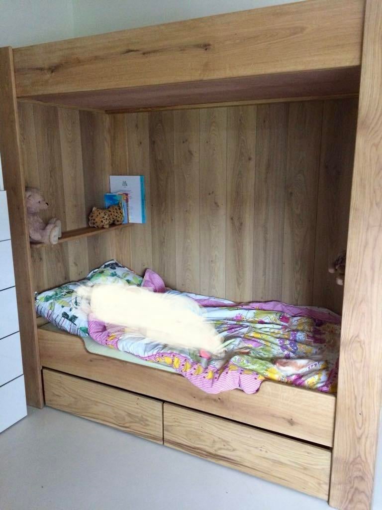 Houten kinderbed - bedstee met opbergruimte, Kinderen en Baby's, Kinderkamer | Stapelbedden en Hoogslapers, Gebruikt, Overige typen