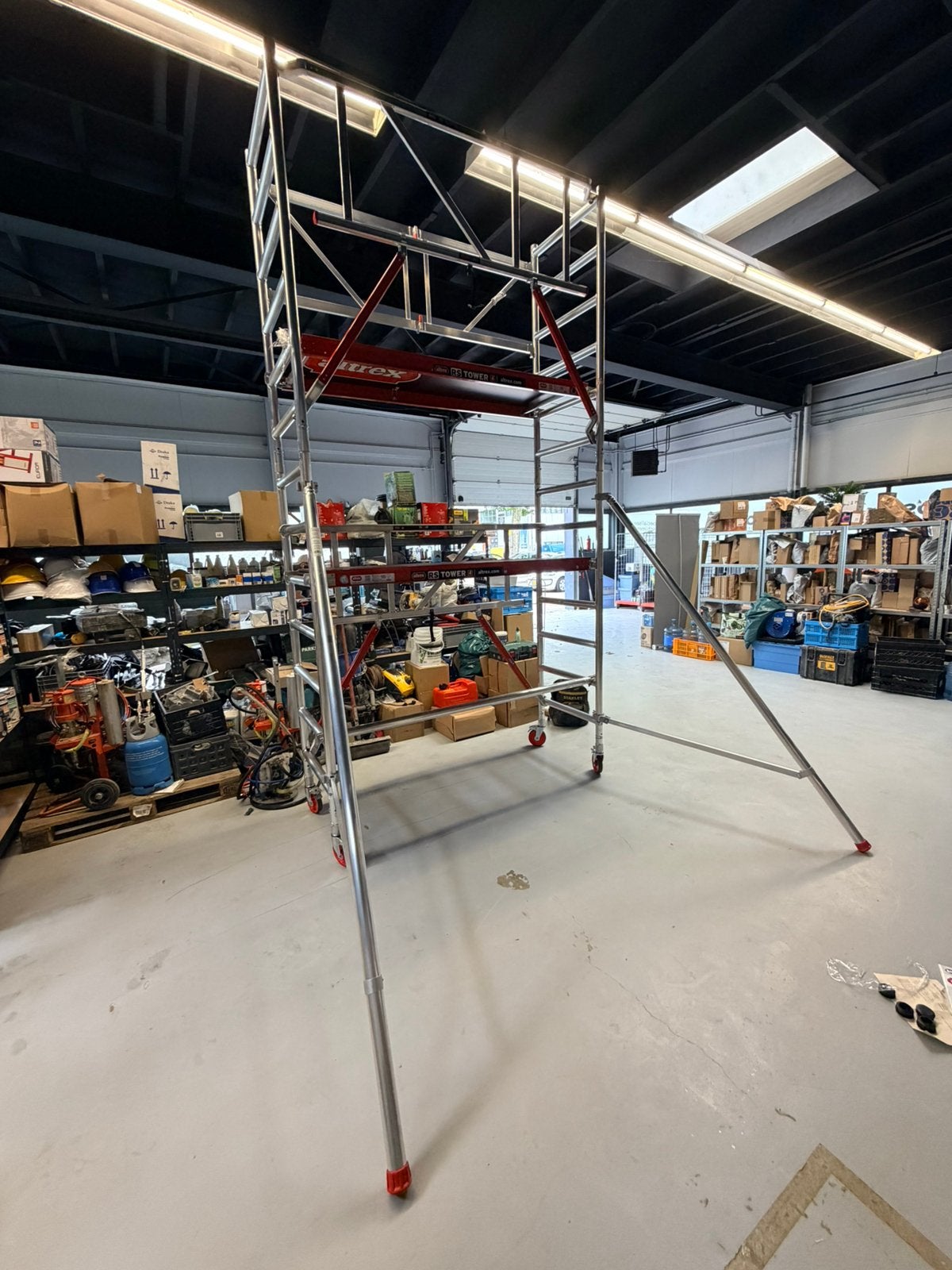 NIEUW Altrex RS44 kamersteiger met opbouw en safequick, Ophalen, Nieuw, Rolsteiger of Kamersteiger, 5 meter of hoger