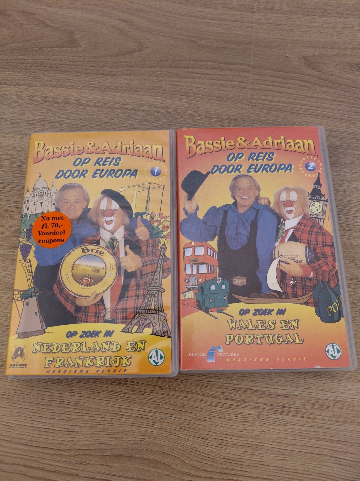 Bassie en Adriaan op reis door Europa deel 1 en 2 VHS., Cd's en Dvd's, VHS | Kinderen en Jeugd, Gebruikt, Alle leeftijden, Kinderprogramma's en -films