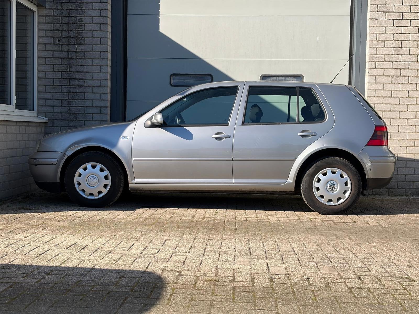 Volkswagen Golf 1.6 Automaat|Airco|Cruise, Auto's, Stof, Gebruikt, 4 cilinders, Grijs