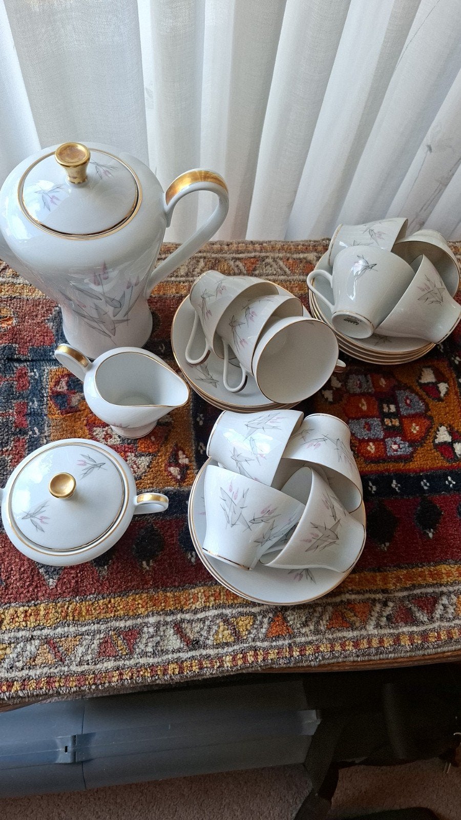 Vintage koffie servies met gouden rand en bloemmotief, Ophalen of Verzenden, Zo goed als nieuw, Porselein, Overige stijlen