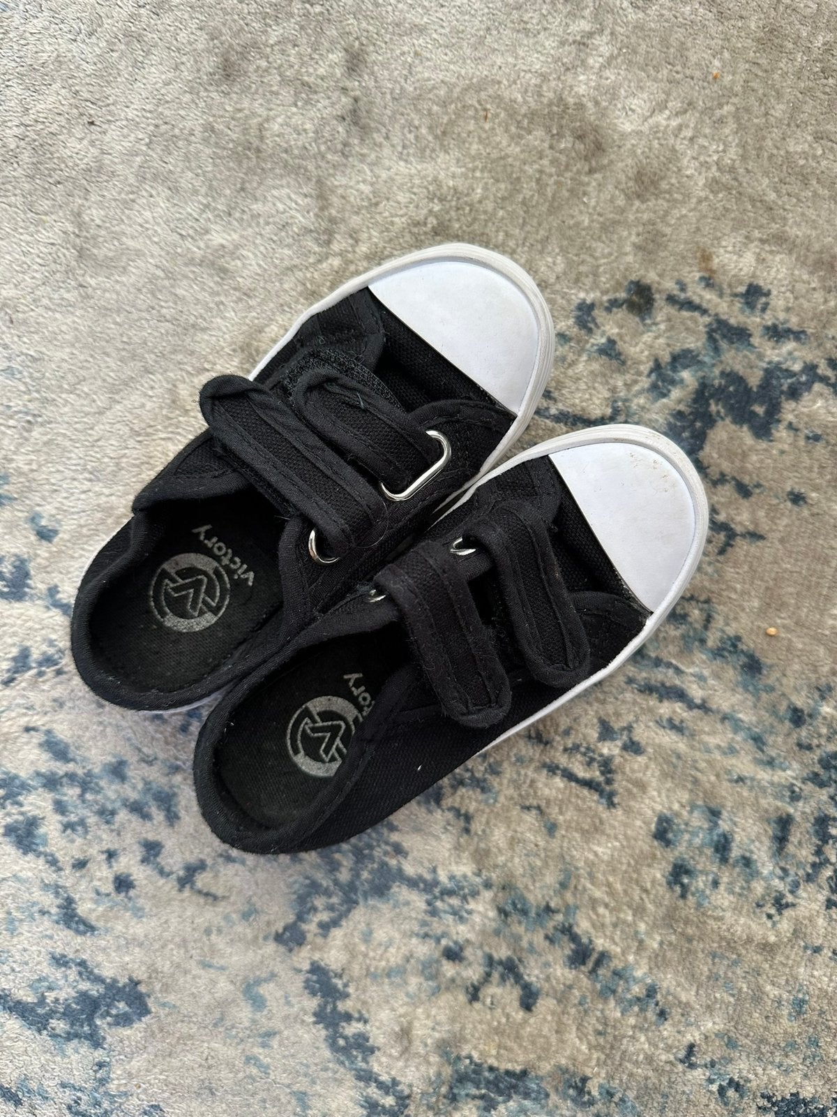 Zwarte gymschoenen / gympen met klittenband maat 25, Ophalen of Verzenden, Zo goed als nieuw, Jongen of Meisje, Sportschoenen