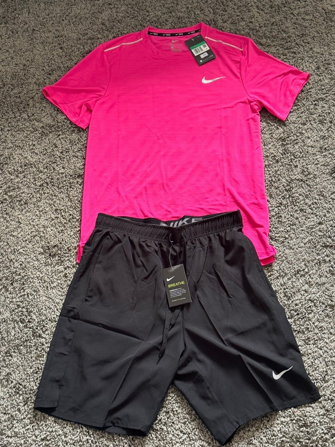 Nike sportkleding setjes - Nieuw met kaartjes, Sport en Fitness, Ophalen of Verzenden, Nieuw, Overige typen