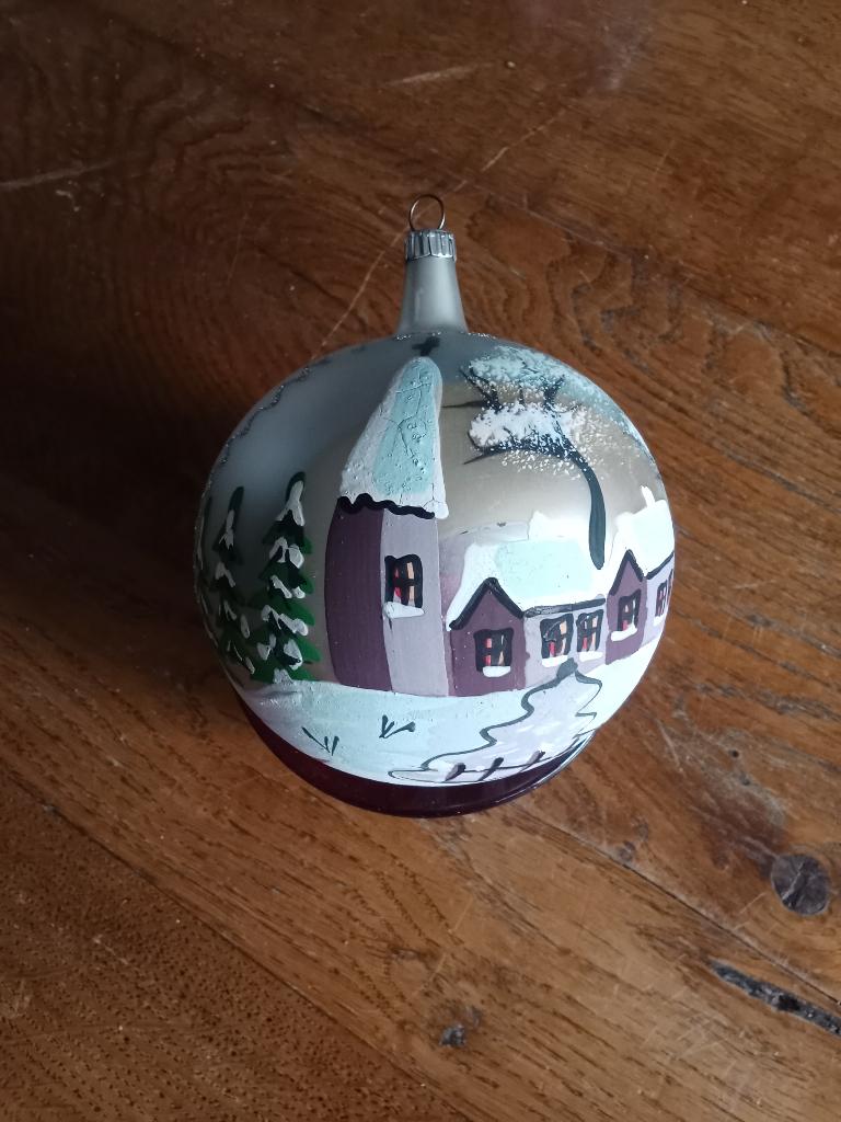 prachtige grote kerstbal besneeuw kerkje schildering, Diversen, Kerst, Ophalen of Verzenden, Gebruikt