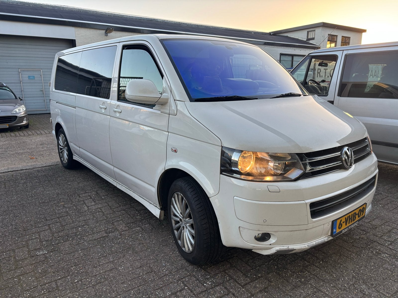 Volkswagen T5 GP Highl DC 2.0 BiTDI 180 PK 7 tr-DSG Compleet, 4 cilinders, 2500 kg, Wit, Diesel