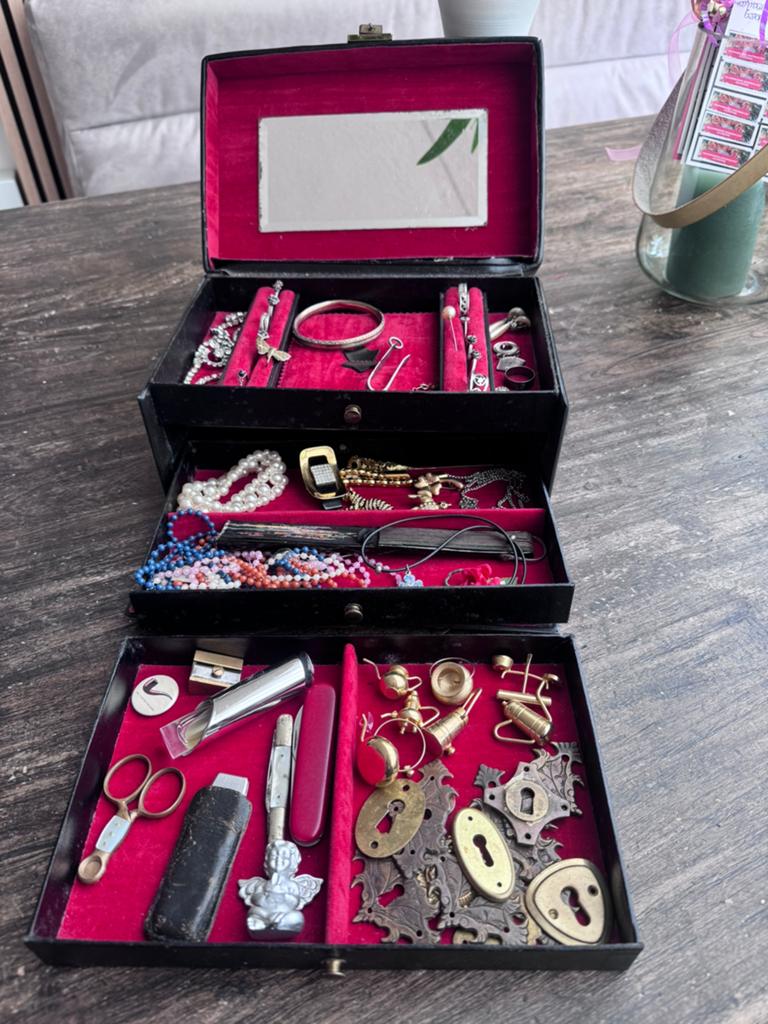 🛑Oude sierradendoos of makeup koffertje, Sieraden, Tassen en Uiterlijk, Antieke sieraden, Ophalen, Overige materialen, Ketting