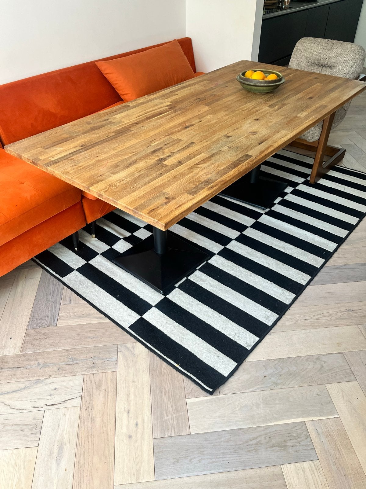 Houten eettafel 200x90 cm met 2 zwarte metalen poten, Ophalen, Gebruikt, 50 tot 100 cm, Vijf personen of meer