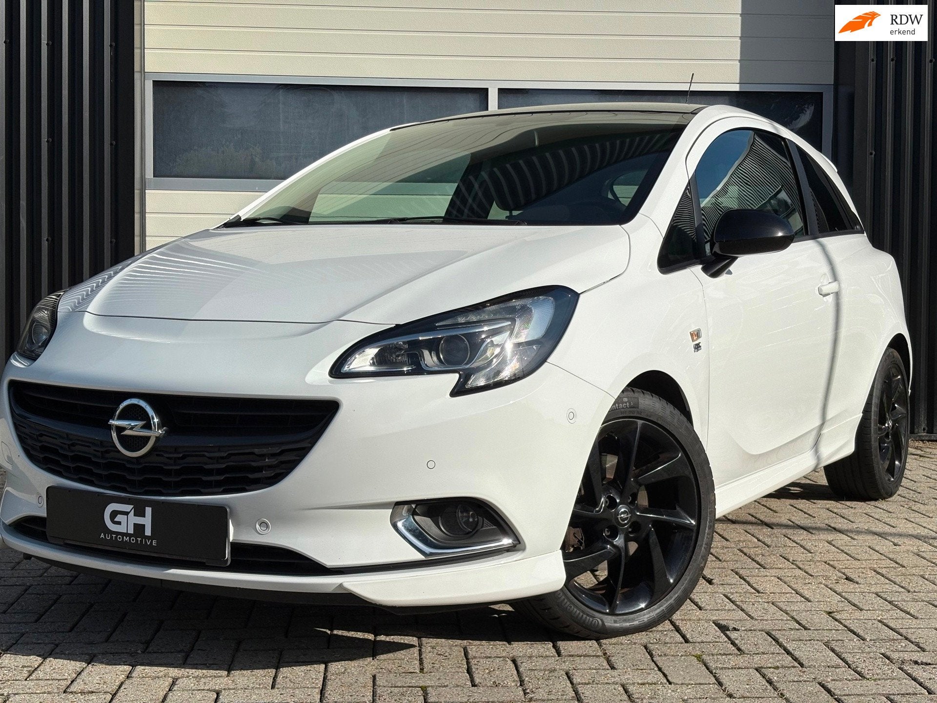 Opel Corsa 1.4 OPC Line, Voorwielaandrijving, Dealer onderhouden, Gebruikt, Zwart