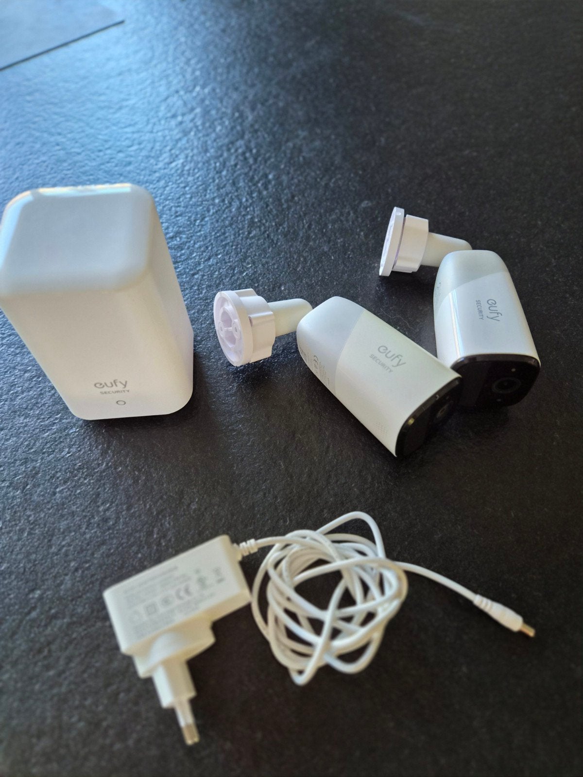 2 Eufy camera's met HomeBase, Audio, Tv en Foto, Videobewaking, Zo goed als nieuw, Buitencamera, Ophalen