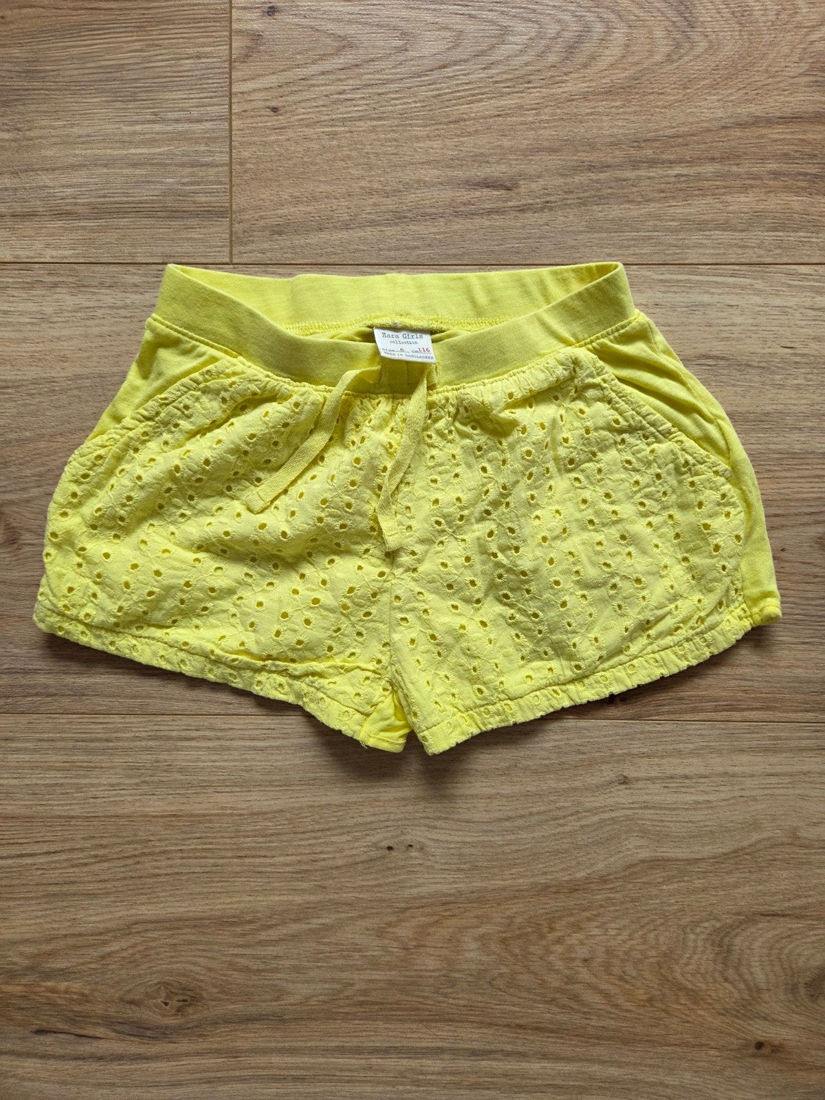Korte broek Zara, maat 6, Kinderen en Baby's, Kinderkleding | Maat 116, Broek, Meisje, Ophalen of Verzenden, Zo goed als nieuw