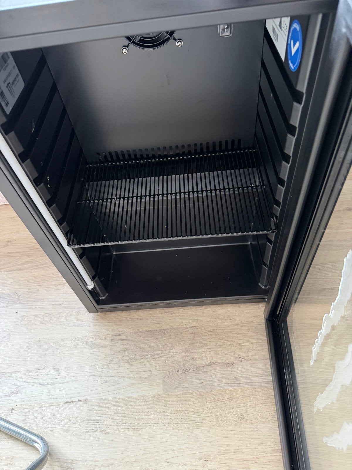Monster Energy Koelkast - Perfect voor Drankjes, Witgoed en Apparatuur, Koelkasten en IJskasten, Ophalen, Minder dan 85 cm, Minder dan 75 liter