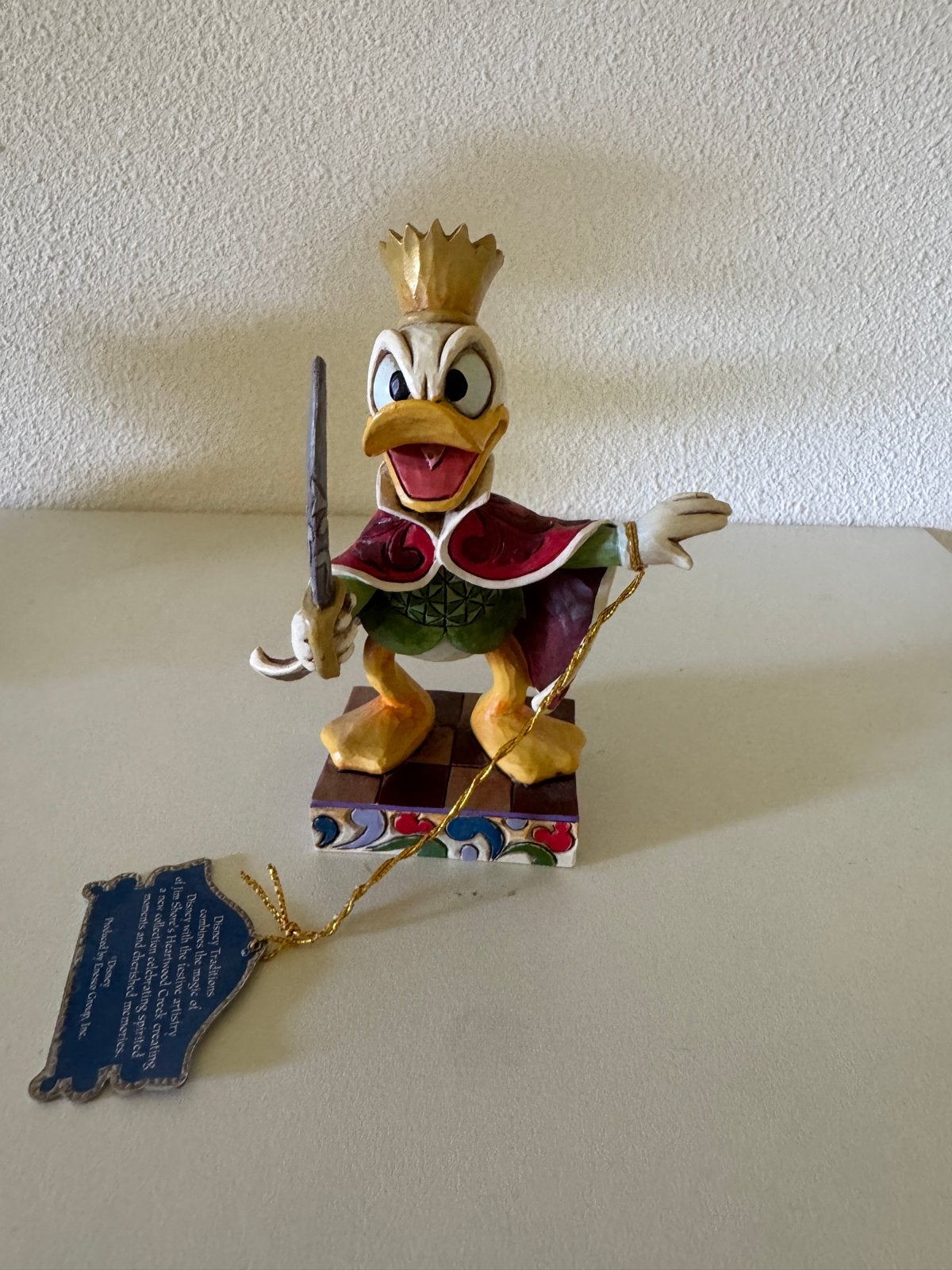 Donald als Koning met zwaard -, Ophalen, Donald Duck, Zo goed als nieuw, Beeldje of Figuurtje