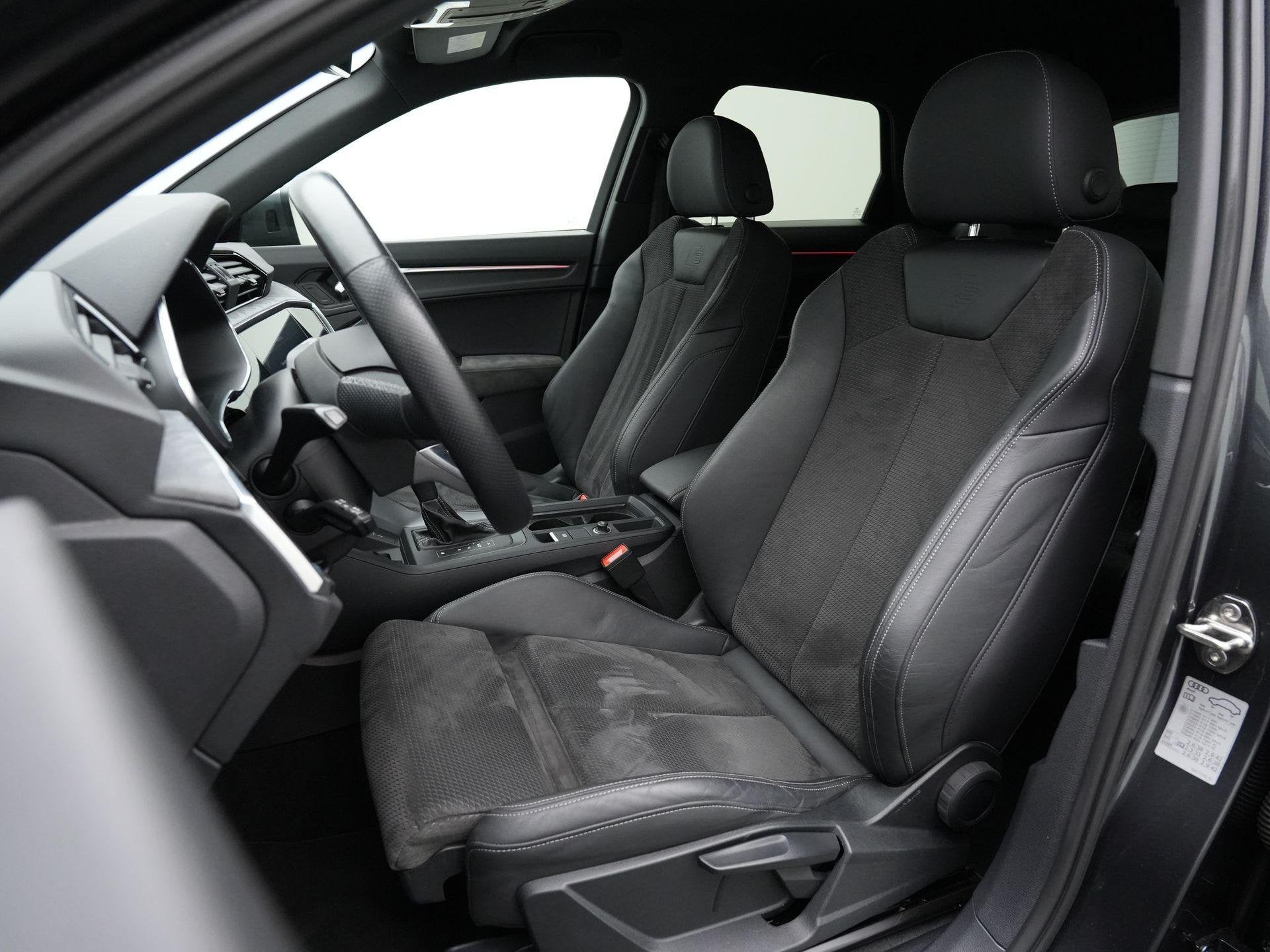 Foto 3 van Audi Q3 45 TFSI e 245 pk S-Line | Trekhaak | Sonos | Leder/a