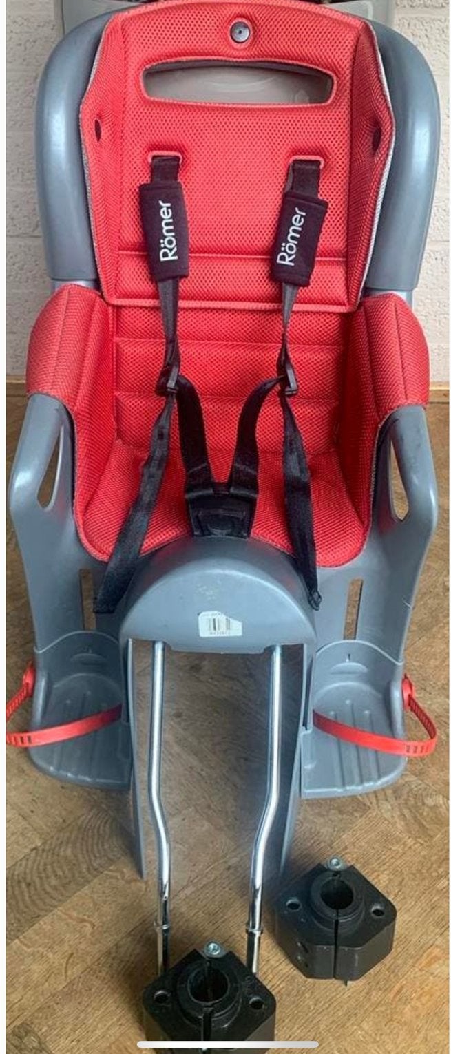 Römer kinderfietsstoel 9-22 kg Grijs/Rood + 2 Frame adapters, Fietsen en Brommers, Fietsaccessoires | Fietsstoeltjes, Ophalen of Verzenden