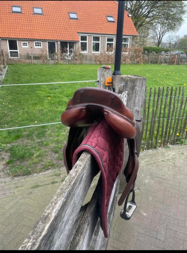 Mooi cwd springzadel, Ophalen of Verzenden, Springen